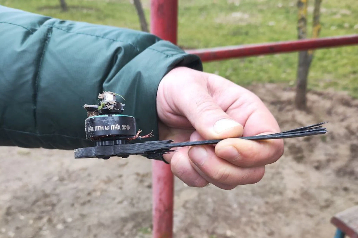 ВСУ атаковали многоквартирный дом в Херсонской области. Фото © Telegram / Павел Филипчук Глава округа