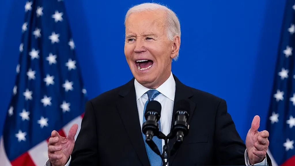 Джо Байден всех удивлял своей неадекватностью. Обложка © ТАСС / JIM LO SCALZO