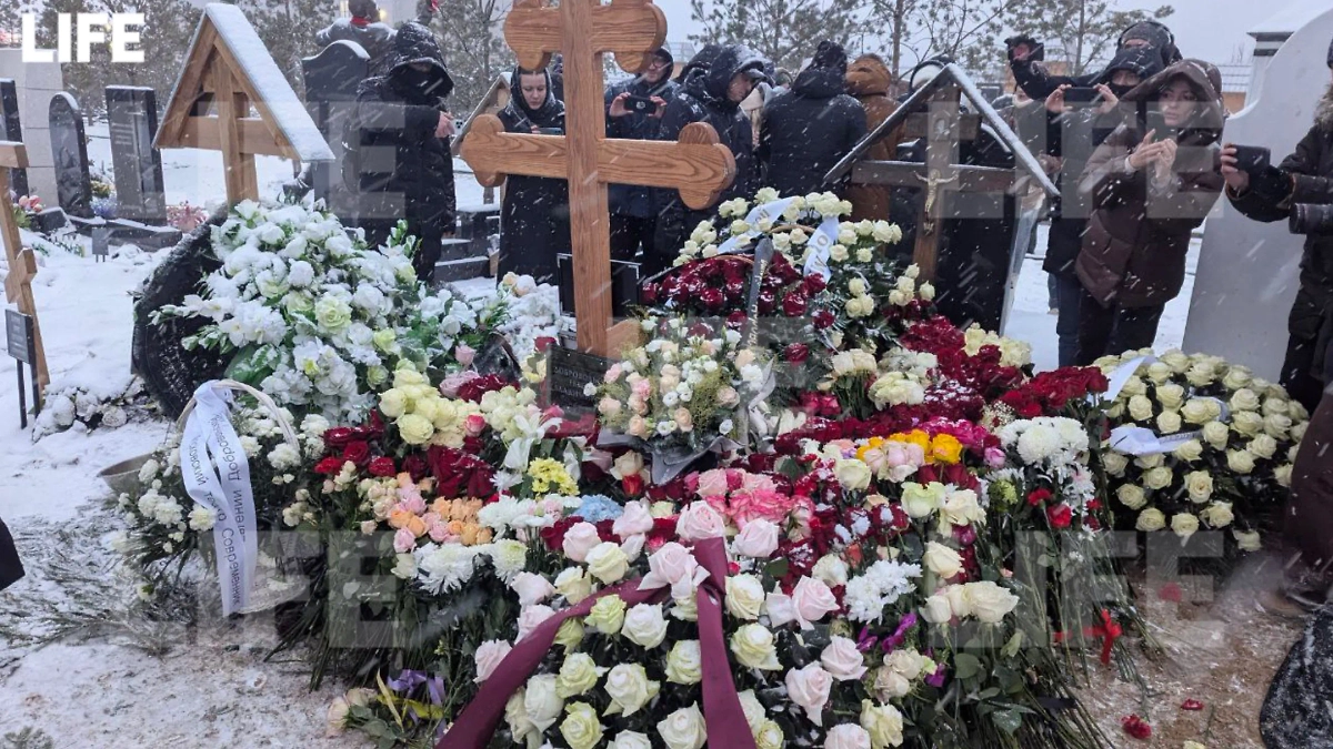 Могила Добровольской. Фото © Life.ru