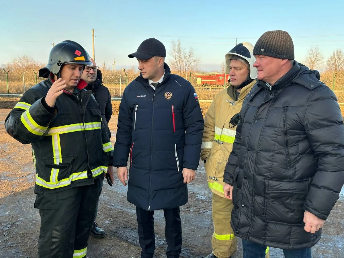 Роман Бусаргин провёл оперативное совещание по пожару в Энгельсе. Обложка © Telegram / Роман Бусаргин