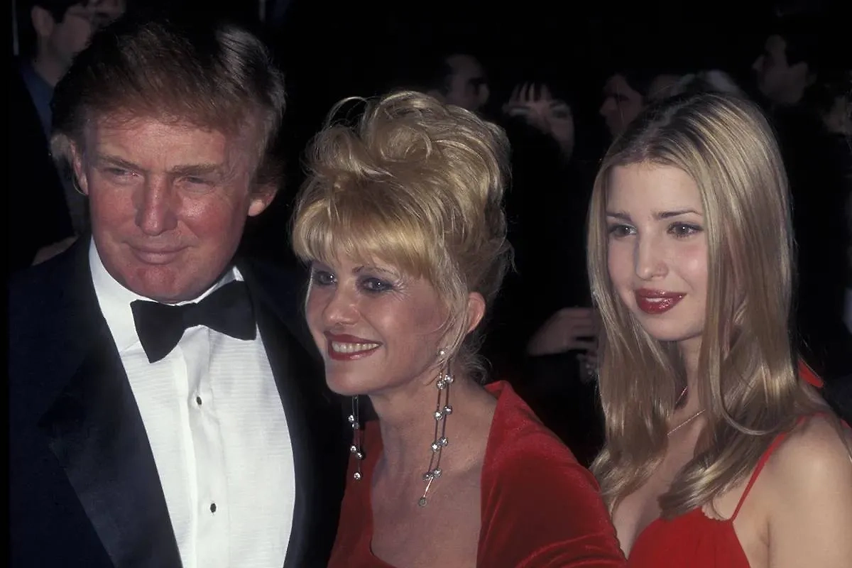 Слева направо: Дональд, его первая супруга Ивана и их дочь Иванка (принявшая иудаизм, чтобы выйти замуж за лидера еврейской общины Нью-Йорка Джареда Кушнера). Фото © Getty Images / Ron Galella