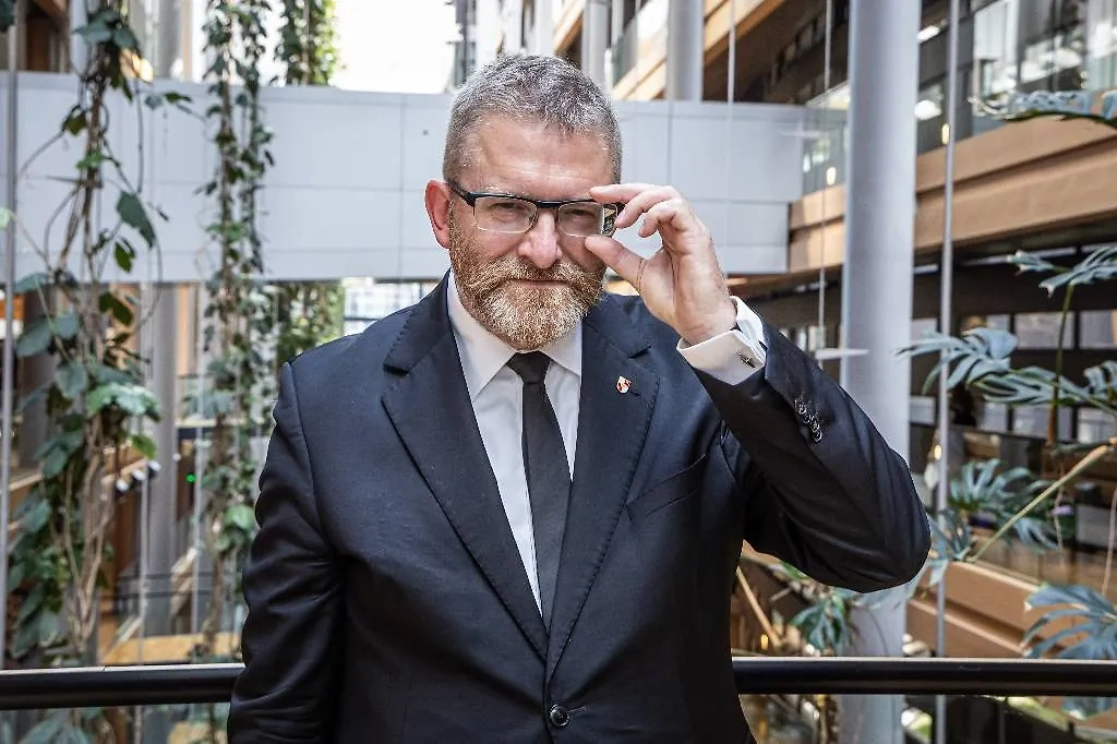 Польcкий националист Гжегож Браун. Обложка © ТАСС / EPA / CHRISTOPHE PETIT TESSON