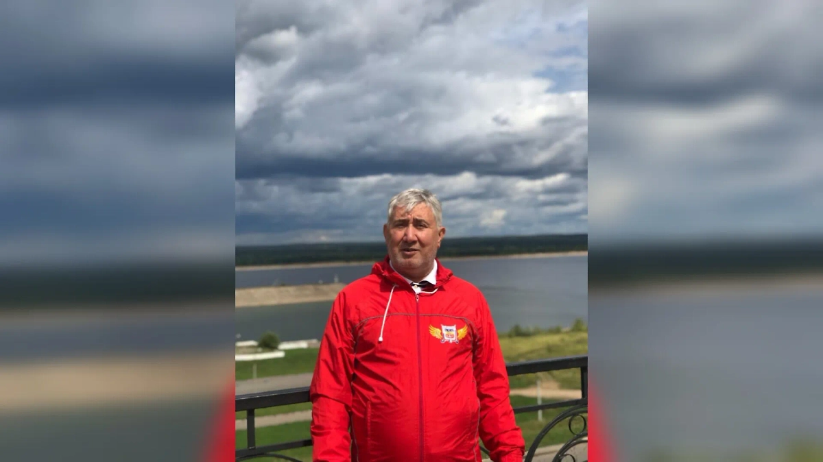 Заслуженный тренер России по лёгкой атлетике Владимир Дротик. Обложка © VK / Владимир Дротик 