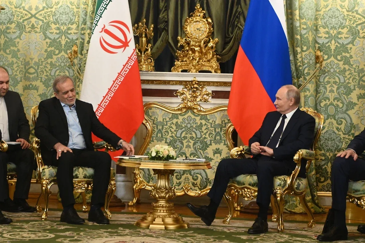 Президенты России и Ирана Владимир Путин и Масуд Пезешкиан. Фото © Life.ru