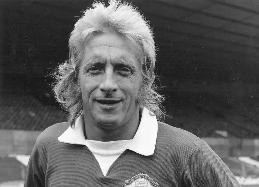 Денис Лоу. Обложка © Х / Football on TNT Sports