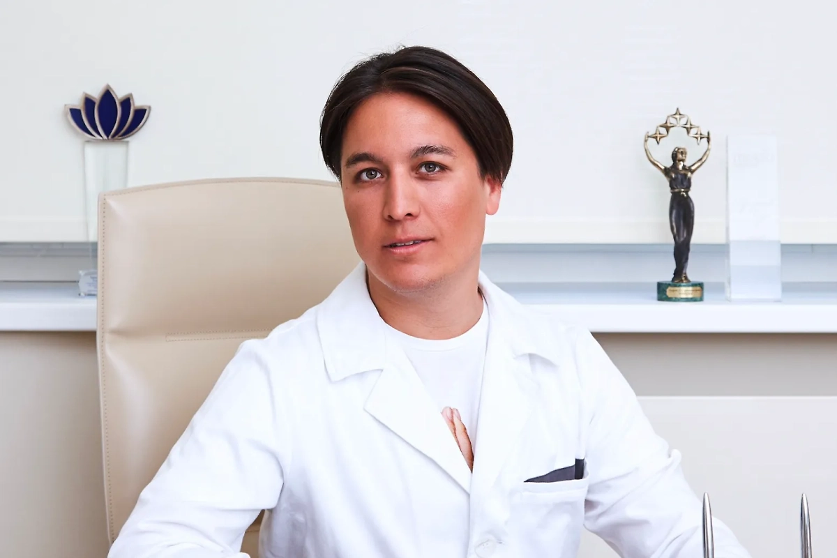 Хирург Тимур Хайдаров. Фото © drkhidarov.ru