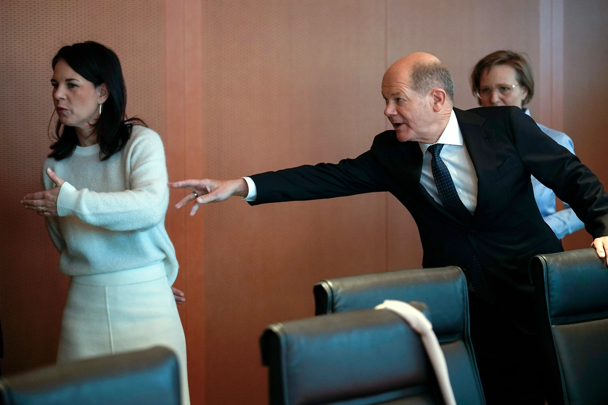 Анналена Бербок и Олаф Шольц. Фото © ТАСС / AP / Ebrahim Noroozi