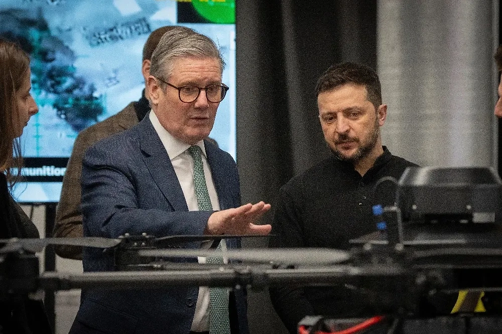 Зеленский и Стармер. Обложка © ТАСС / АР / Efrem Lukatsky