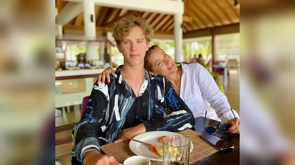 Ирина Линдт с сыном Иваном. Обложка © Instagram (соцсеть запрещена в РФ; принадлежит корпорации Meta, которая признана в РФ экстремистской) / lindt.irina