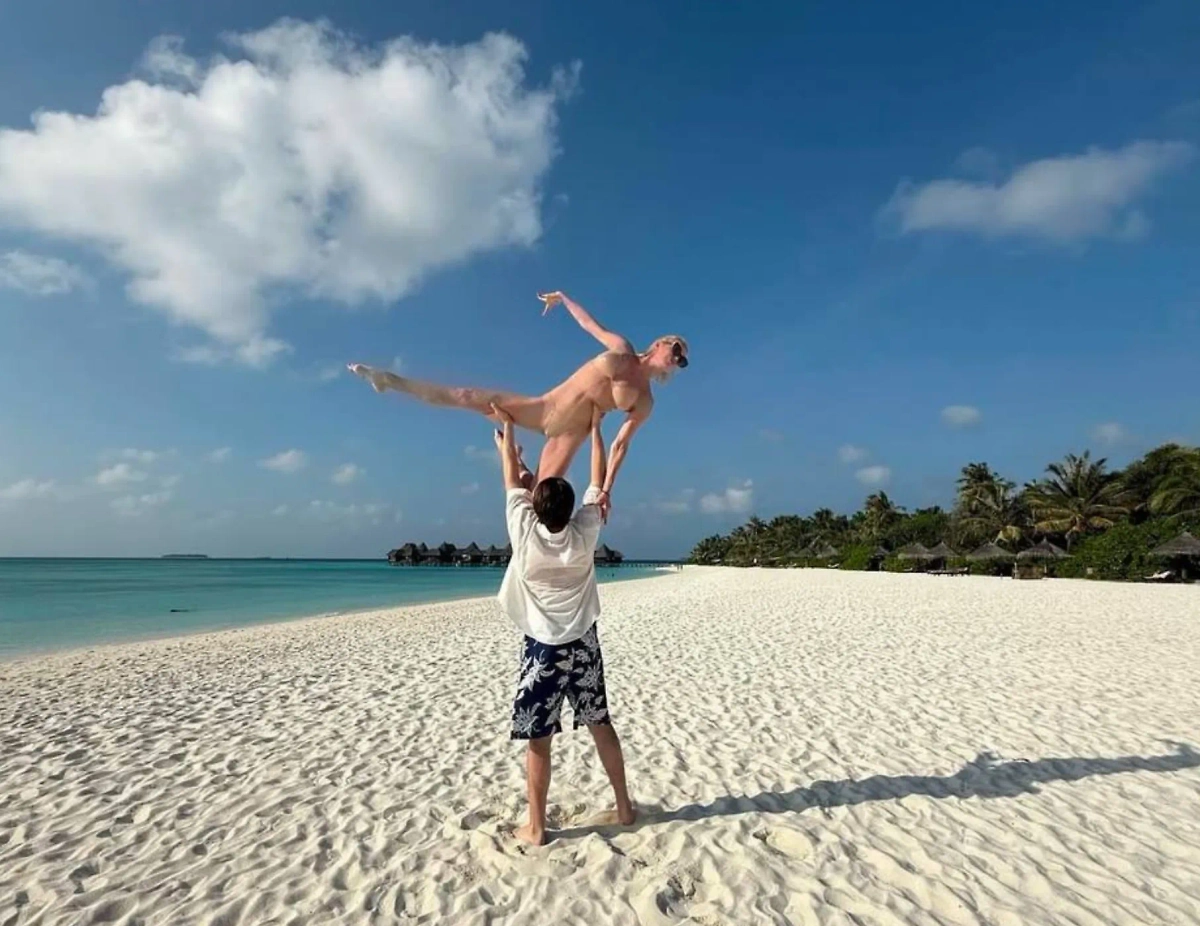 Анастасия Волочкова и новый возлюбленный. Обложка © Instagram (соцсеть запрещена в РФ; входит в корпорацию Meta, признанной экстремистской в России) / volochkova_art