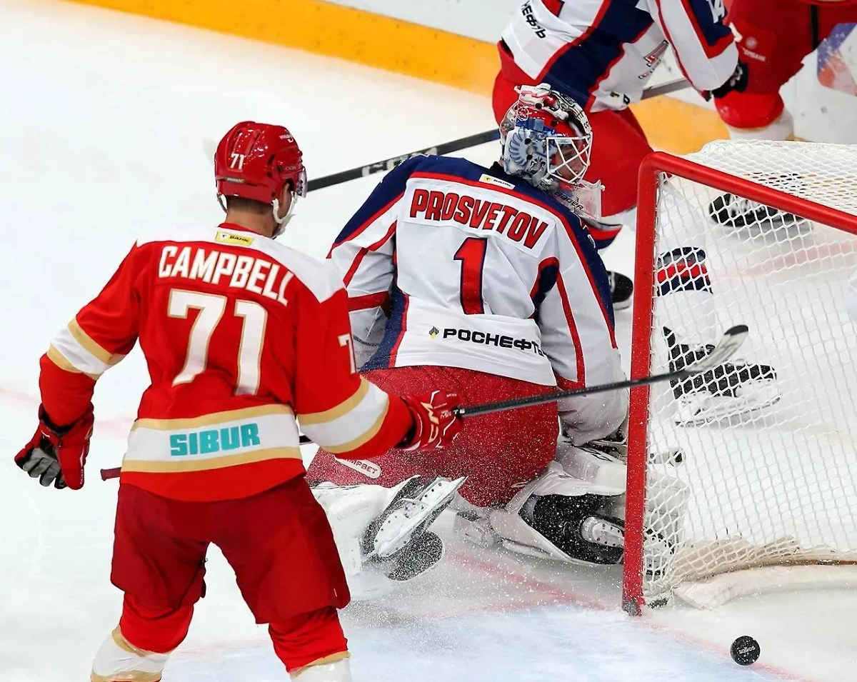 Момент из матча «Куньлунь» — ЦСКА. Обложка © Telegram / Путь Дракона | Куньлунь Ред Стар