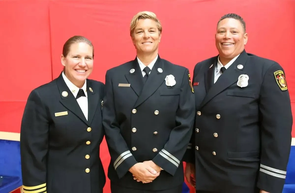 Слева направо: Кристин Кроули, Джейми Браун и Кристин Ларсон. Фото © X / 𝔻𝕖𝕤𝕕𝕖 𝕃𝕒𝕤 𝕋𝕣𝕚𝕟𝕔𝕙𝕖𝕣𝕒𝕤