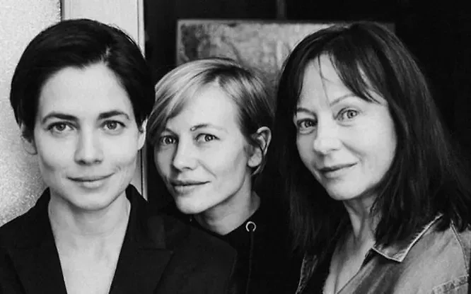 Юлия Снигирь (слева), Светлана Устинова (в центре) и Евгения Добровольская (справа). Обложка © Instagram (входит в корпорацию Meta, признан экстремистским и запрещен в России) / yuliasnigir