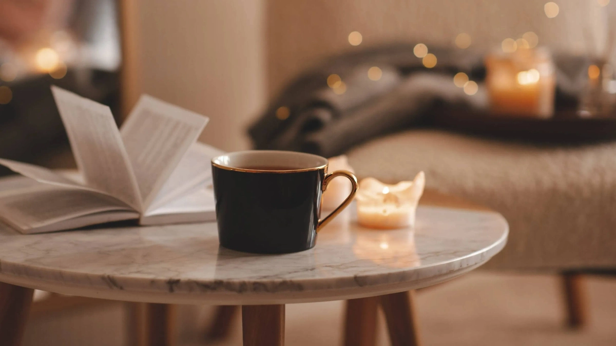 Почему недопитая кружка закрывает путь к богатству. Обложка © Shutterstock / FOTODOM / morrowlight