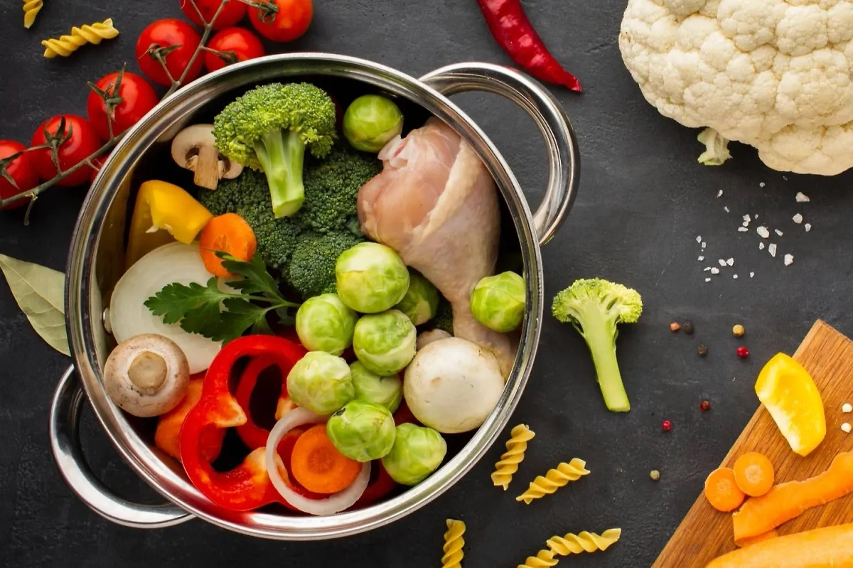 Для восстановления организма после новогодних праздников необходимо добавить в рацион продукты, способные стабилизировать уровень сахара в крови и снизит нагрузку на ЖКТ. Обложка © freepik