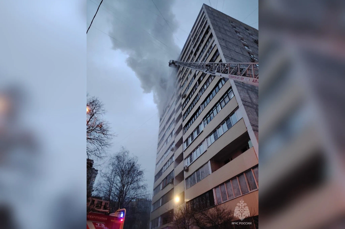 На Будайском проезде произошёл пожар. Фото © Telegram / МЧС России