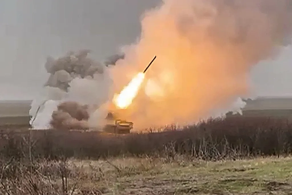 Боевая работа расчёта РСЗО «Торнадо-С». Фото © ТАСС / Пресс-служба Минобороны РФ