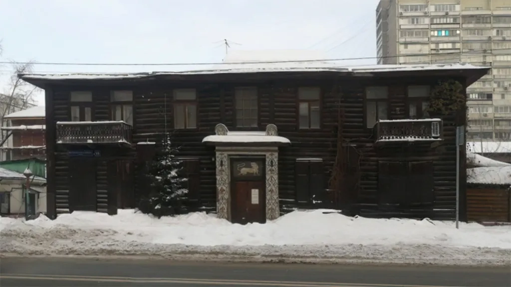 Изба на Масловке в Москве. Обложка © stroi.mos