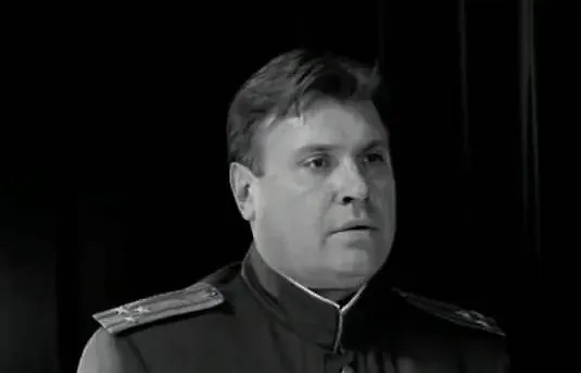 Сергей Зиновьев в фильме «В полном одиночестве». Фото © «Кино-Театр.Ру»