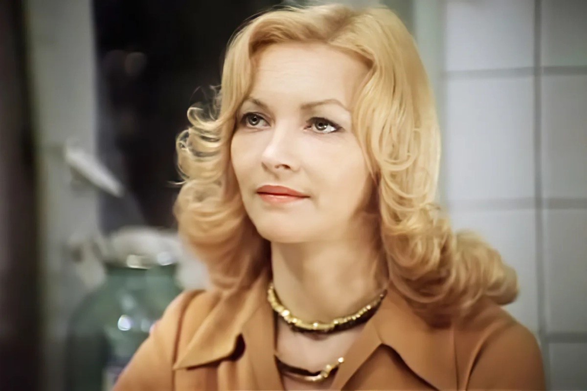 Архетипы героев и их отражение в одежде. Фото © Кадр из фильма «Ирония судьбы, или С лёгким паром!», режиссёр Эльдар Рязанов, сценарий Эмиль Брагинский, Эльдар Рязанов / kino-teatr