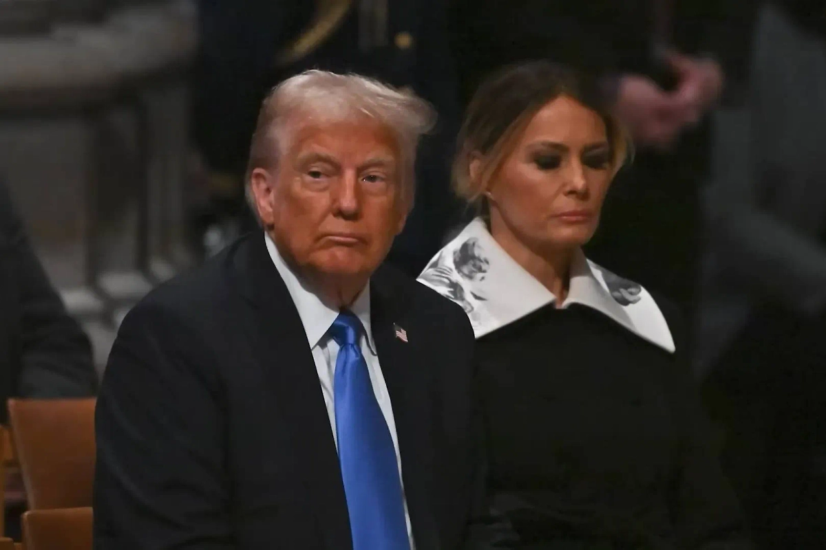 Дональд и Мелания Трамп на похоронах Джимми Картера. Обложка © YouTube / The List