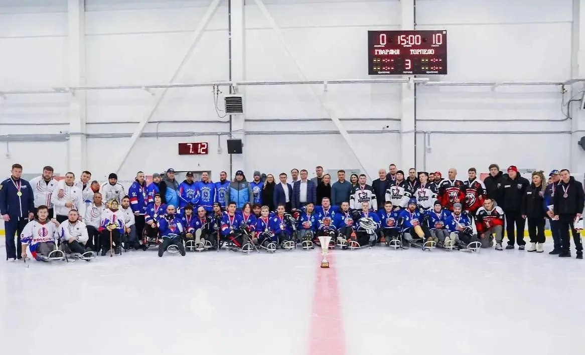 Слэдж-хоккей для участников СВО. Фото © Предоставлено Life.ru