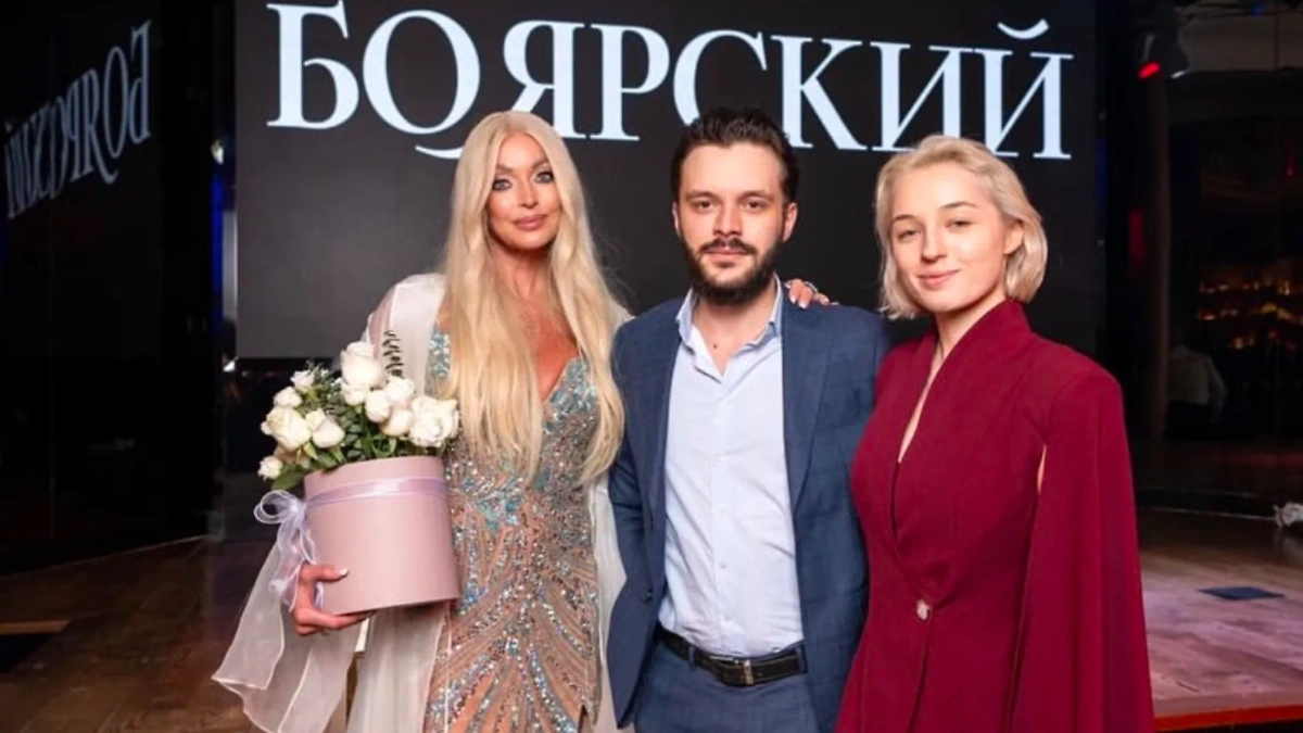 Волочкова с дочерью Ариадной и её женихом Никитой. Фото © Instagram (признан экстремистской организацией и запрещён на территории Российской Федерации) / volochkova_art