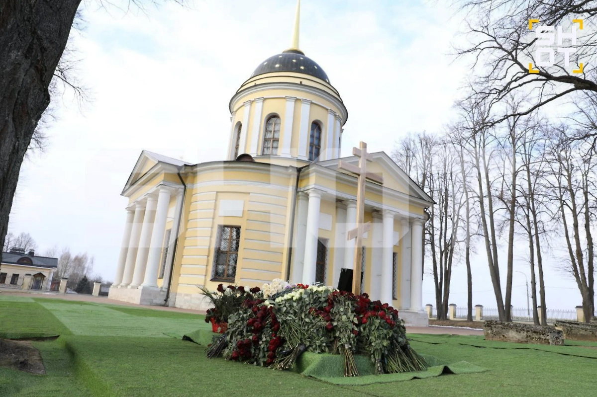 В Подмосковье прошли похороны лидера чеховской ОПГ Николая Павлинова. Фото © Telegram / SHOT
