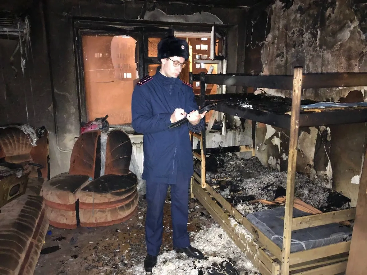 Кадр с места пожара в квартире, где нашли тела бабушки с внучками. Обложка © VK / СУ СК России по Волгоградской области