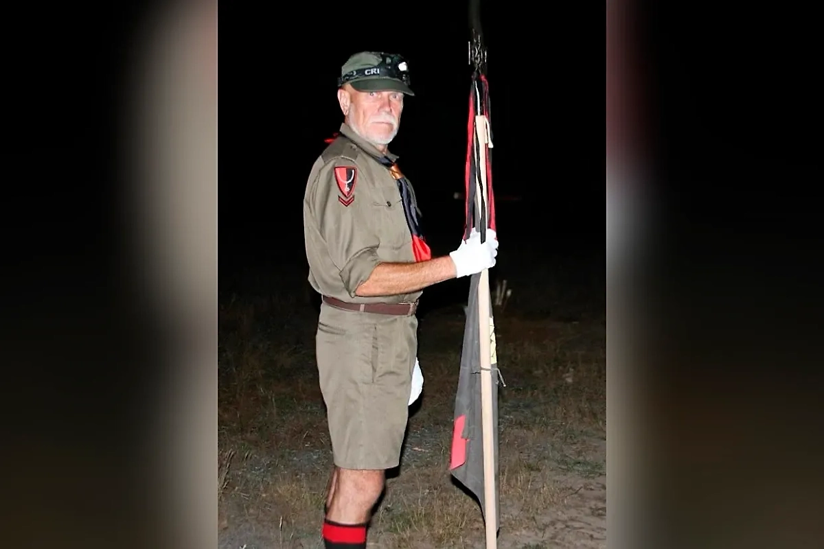Константин Жук позирует в скаутской форме с шевроном «Ордена железной остроги». Фото © Facebook (признан экстремистской организацией и запрещён на территории Российской Федерации) / Юрiй Юзич