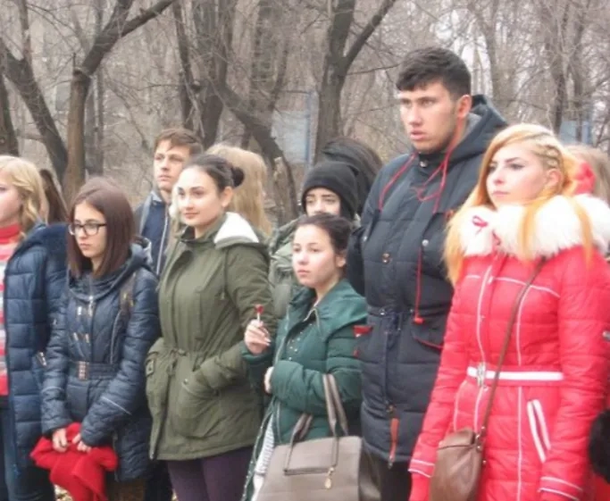 Евгений Фабрисенко с однокашниками в запорожском ПТУ. Фото © zvpu.zp.ua