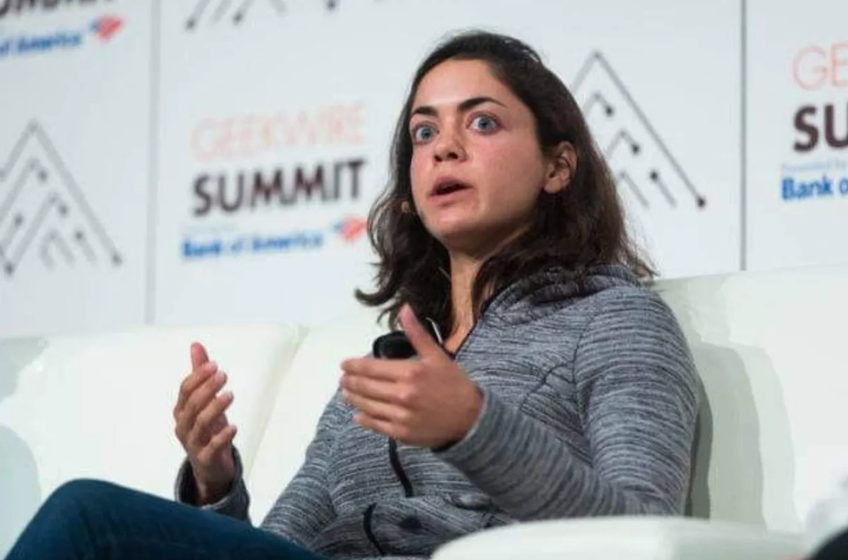 Шивон Зилис в детстве увлекалась двумя вещами: искусственным интеллектом и хоккеем. Фото © Facebook (признан экстремистской организацией и запрещён на территории Российской Федерации) / Shivon Zilis