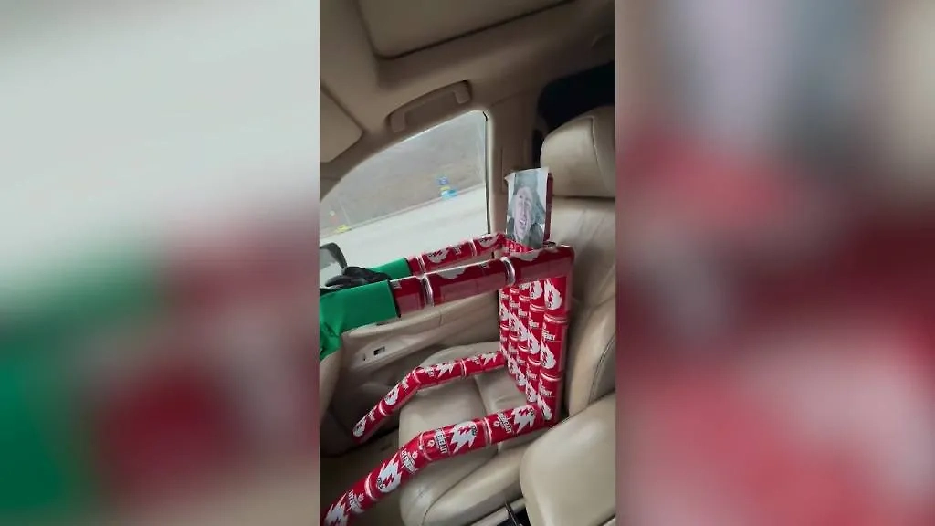 Маненкен из банок с «лицом» блогера Михаила Литвина за рулём внедорожника. Обложка © Instagram (соцсеть запрещена в РФ; принадлежит корпорации Meta, которая признана в РФ экстремистской) / _shamil__kerimov_