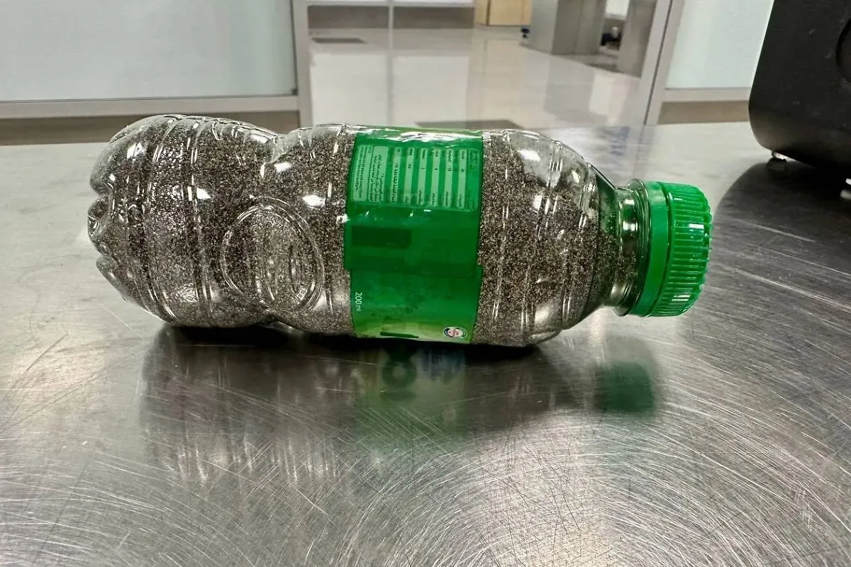 Вулканический песок с радиоактивным монацитом. Обложка © ФТС России