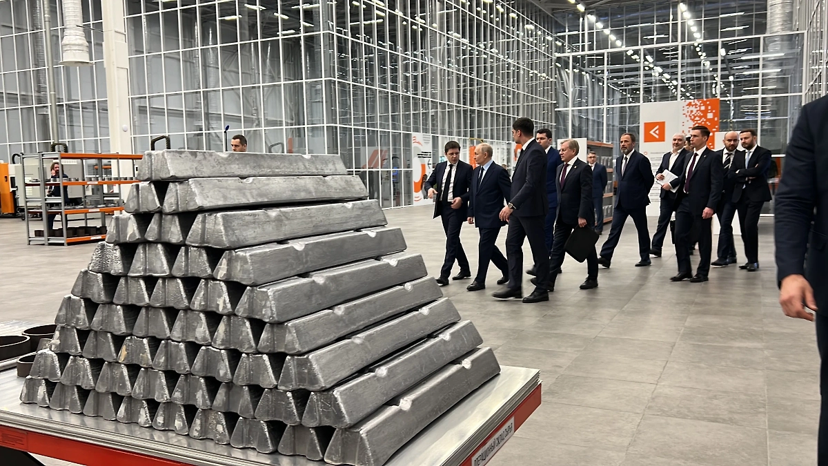 Президент РФ Владимир Путин в Тольятти. Фото © Life.ru / Павел Баранов