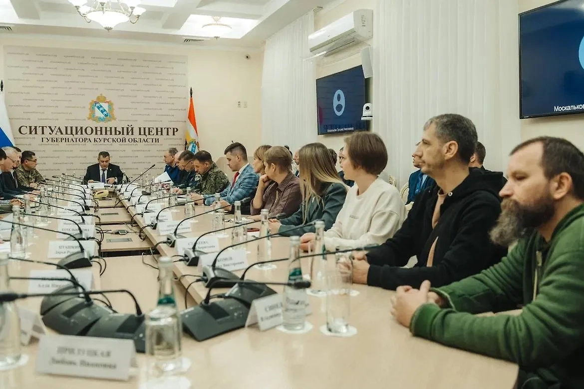 Заседание по формированию единого списка курян, связь с которыми утратили родственники. Обложка © Telegram / Александр Хинштейн