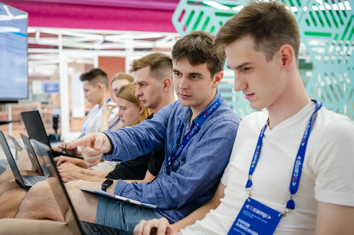 Стали известны лучшие работодатели по версии студентов. Обложка © Пресс-служба «Газпром нефти»