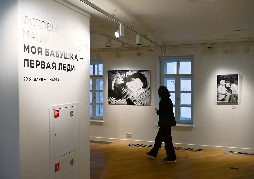 Внучка Ельцина открыла свою выставку в Москве. Обложка © АГН «Москва» / Сергей Киселёв