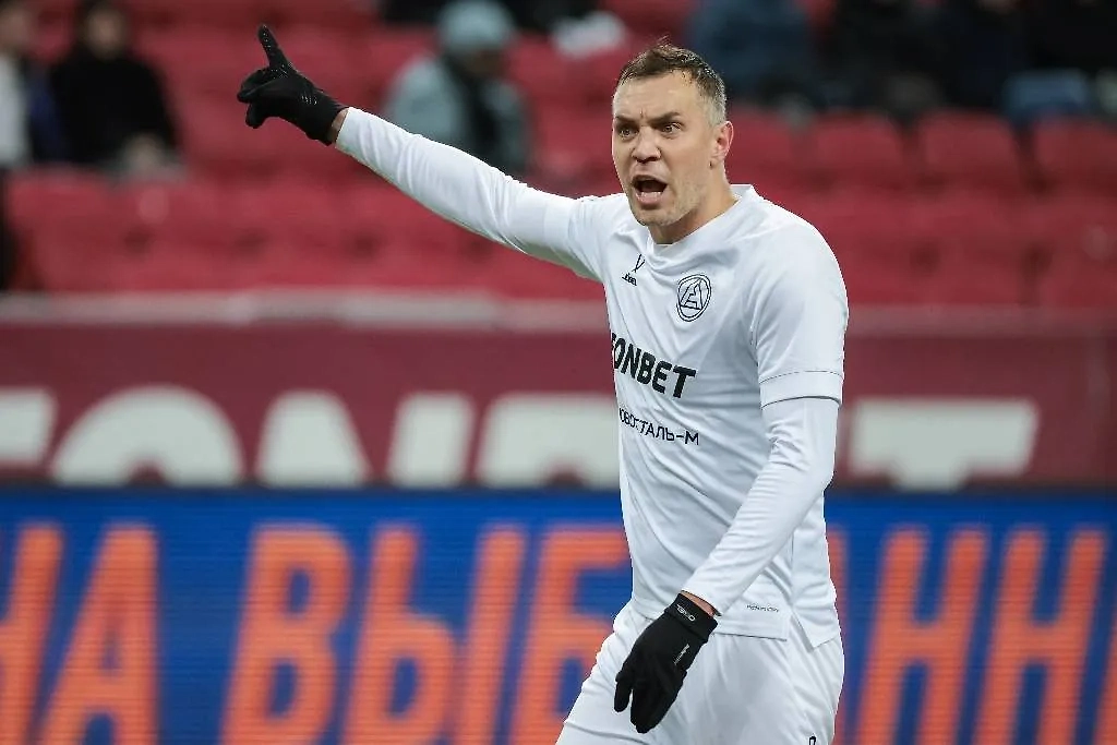 Нападающий «Акрона» Артем Дзюба во время матча. Обложка © Сергей Елагин/Бизнес Online/ТАСС 