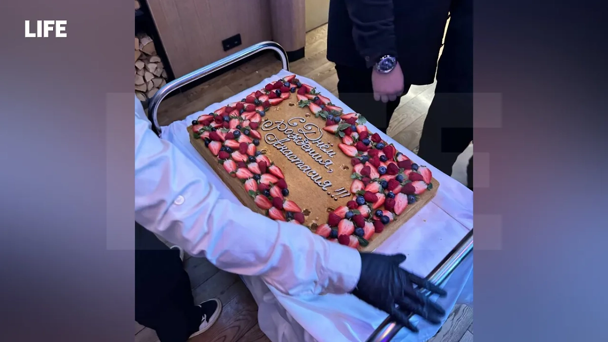 Именинный торт балерины. Фото © Life.ru