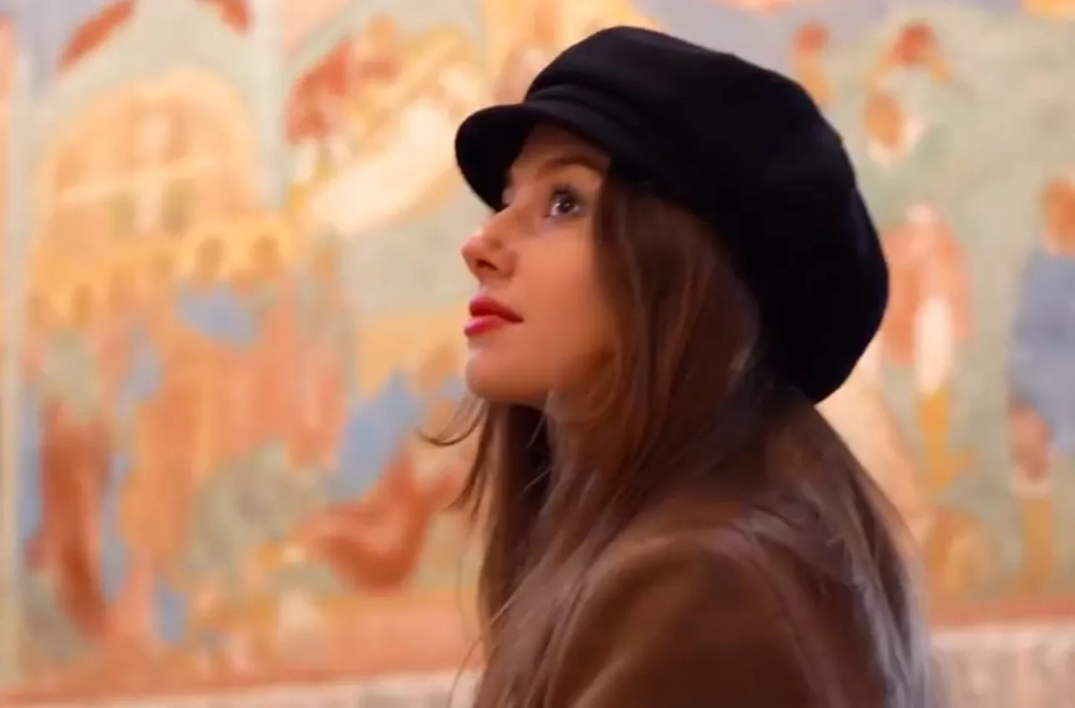 В Суздале Саша Йост показала аудитории прекрасные храмы XVI века. Фото © Instagram (признан экстремистской организацией и запрещён на территории Российской Федерации) / sashameetsrussia