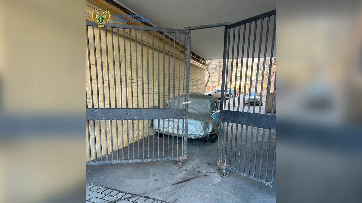 «Запорожец», в котором нашли тело женщины. Фото © Telegram/Прокуратура Москвы