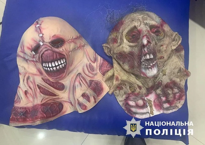 Подготовили маски. Фото © Национальная полиция