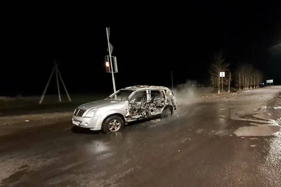 Уничтоженный автомобиль, атакованный дроном. Обложка © Telegram / Настоящий Гладков