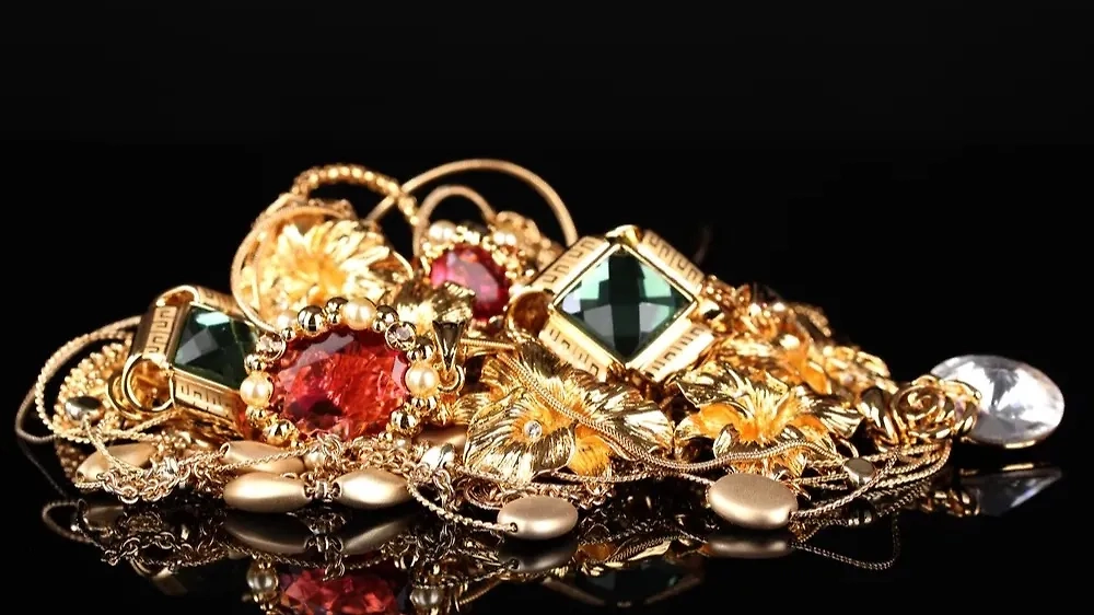 Приснились волны или золото — к чему это. Фото © Shutterstock / FOTODOM / Africa Studio