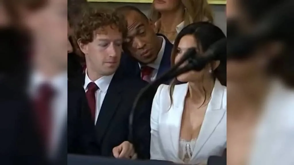 Цукерберг попался на изучении груди невесты Безоса на официальной трасляции с инаугурации Трампа. Обложка © X / PGATUOR