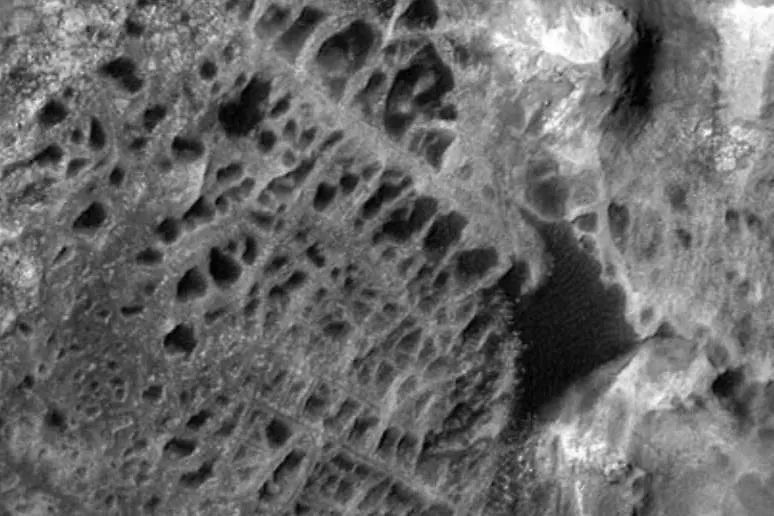 Фото «паутины» на Марсе. Фото © nasa.gov