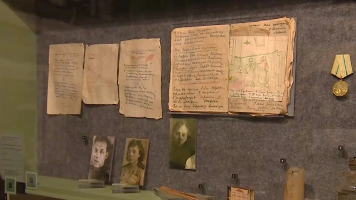 Дневник медсестры с рисунками и подробной хроникой выживания. Обложка © Кадр из видео / телеканал «Санкт-Петербург»