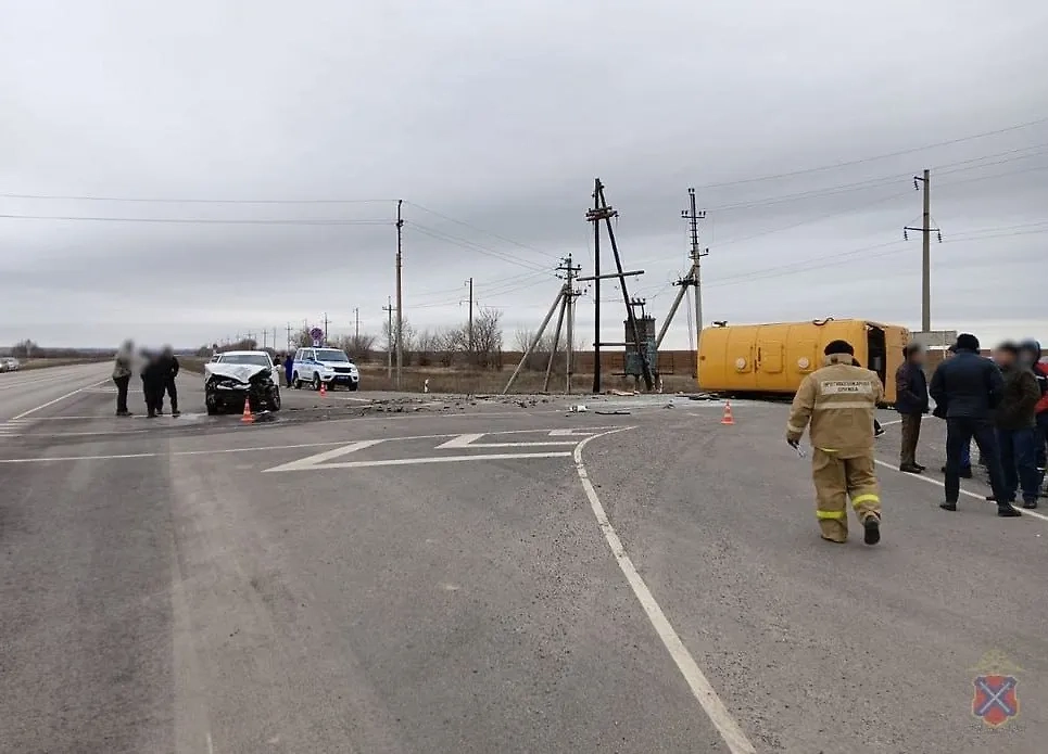 Место аварии. Фото © Telegram / ГУ МВД России по Волгоградской области