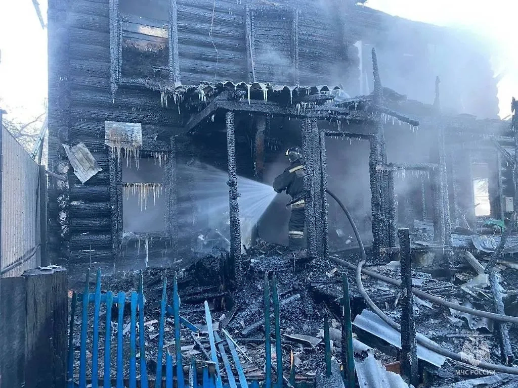 Тушение пожара. Фото © Пресс-служба МЧС России